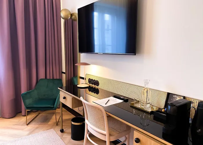 מלון דירות Sleepwell Boutique 4*